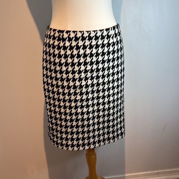 Laundry By Shelli Segal Dresses & Skirts - Laundry by Shelli Segal black and white houndstooth skirt size 10